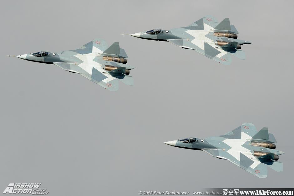 2013莫斯科航展第一天飞行表演 T-50战斗机