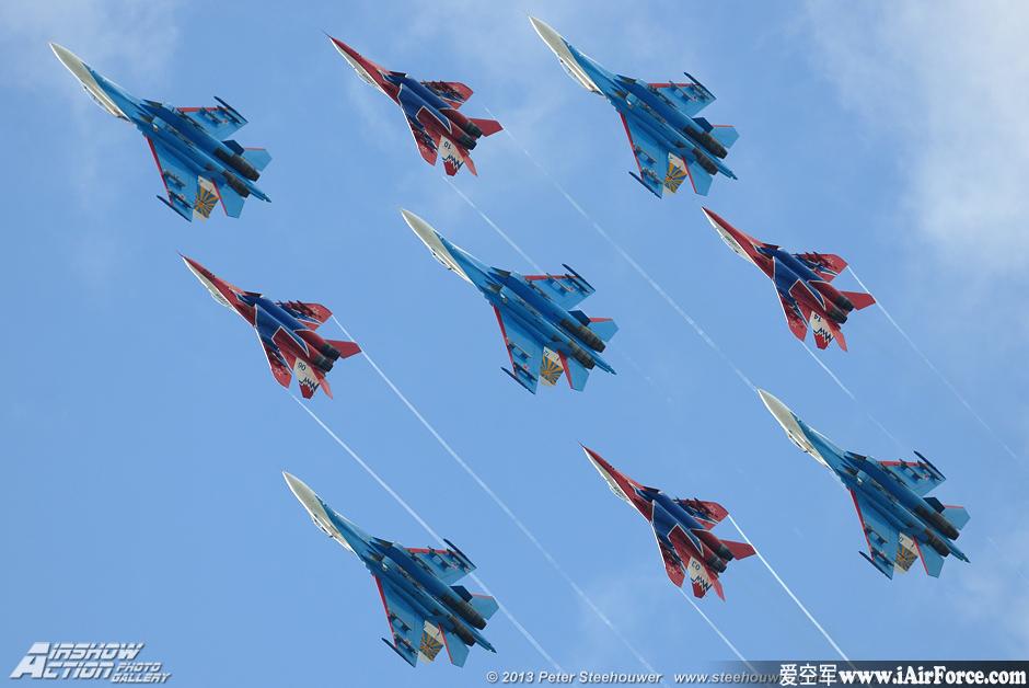 2013莫斯科航展第一天飞行表演  Su-27