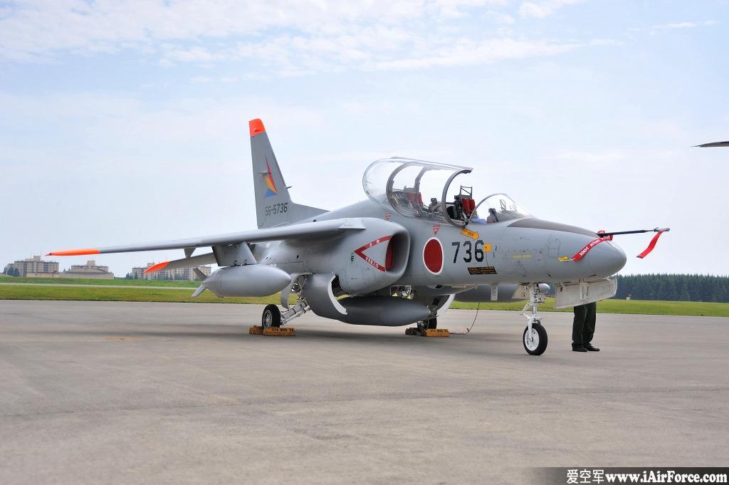 日本 T-4 教练机