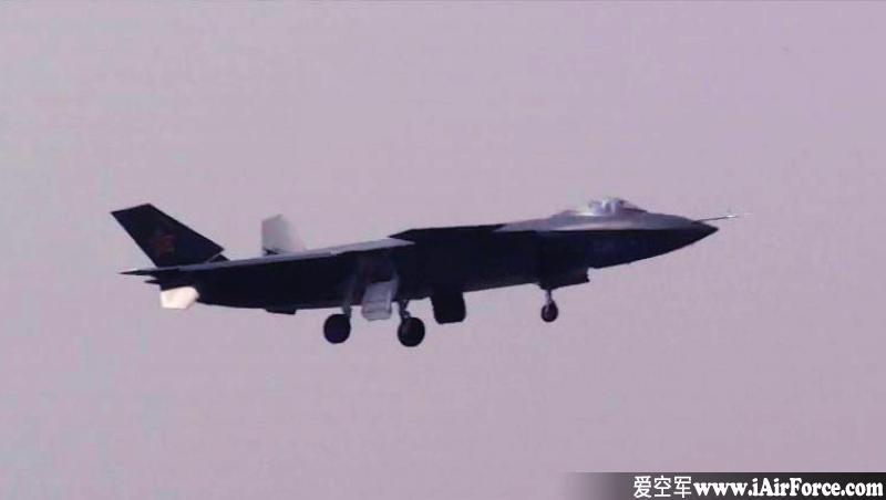 歼-20 飞行 (J-20)