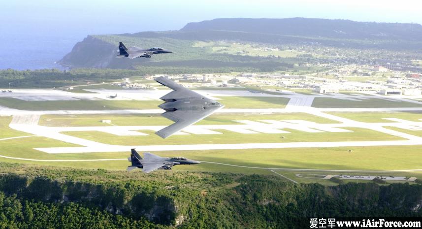 B-2 轰炸机 F-15伴随飞行