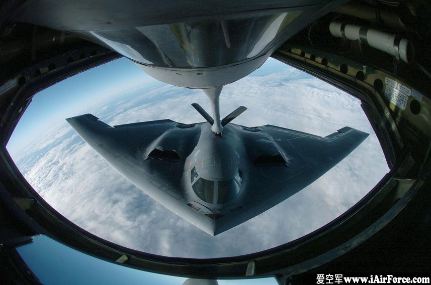 B-2 隐形轰炸机 空中加油