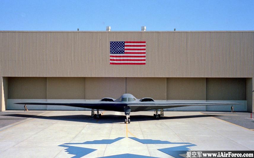 B-2 隐形轰炸机 机库外展示