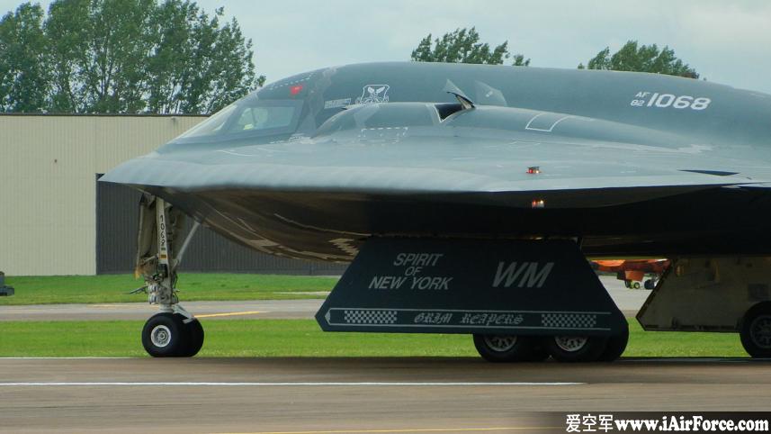 B-2 隐形轰炸机 