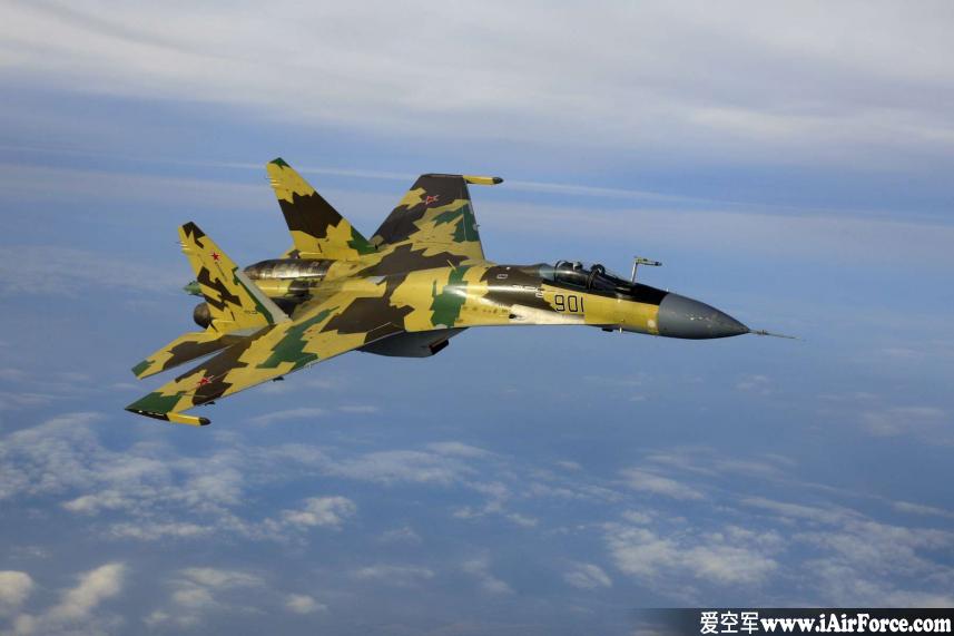 Su-35 凌空飞行