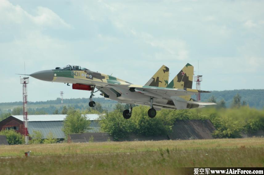 Su-35 起飞