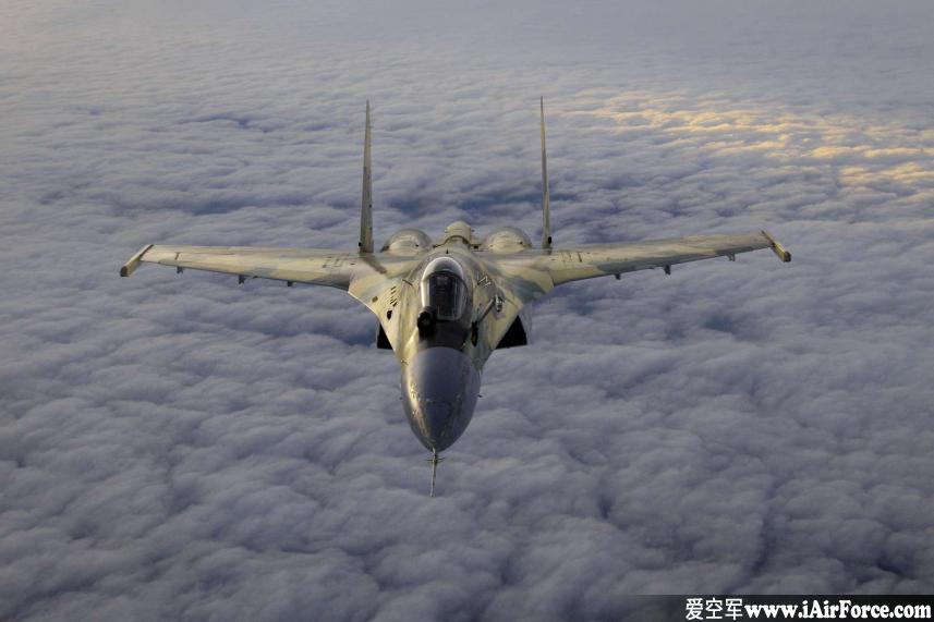 Su-35 901号飞机 云层上端飞行