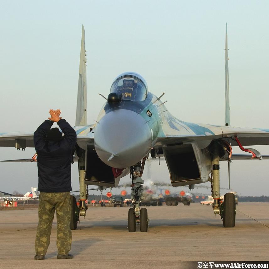  Su-35 地面引导