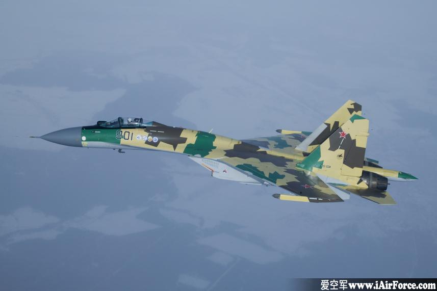  Su-35 空中飞行