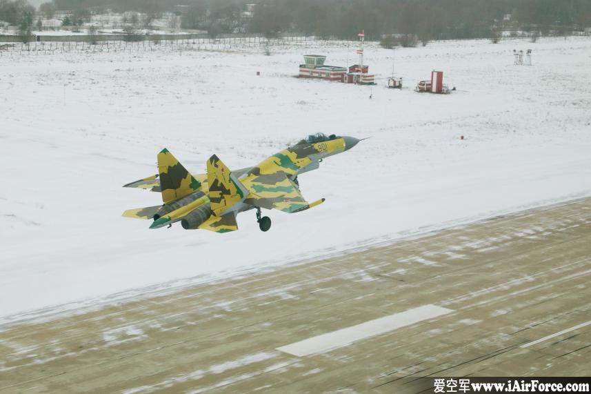 苏-35 准备着陆 Su-35