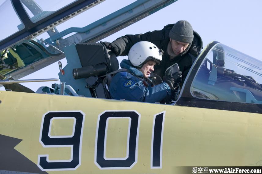 苏-35 飞行员起飞准备 Su-35
