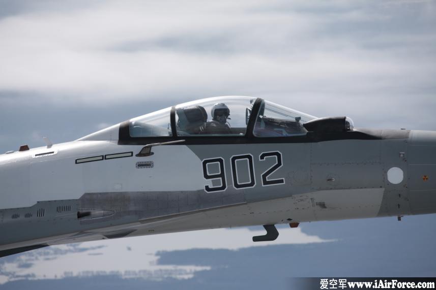 苏-35 空中飞行机头特写 