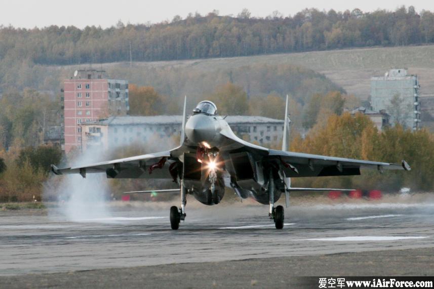 苏-35 起飞抬前轮 Su-35