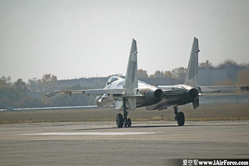 苏-35 机场滑行 Su-35