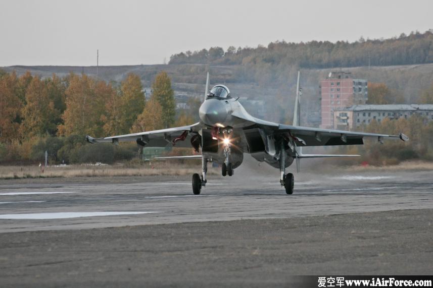 苏-35 起飞抬前轮 Su-35