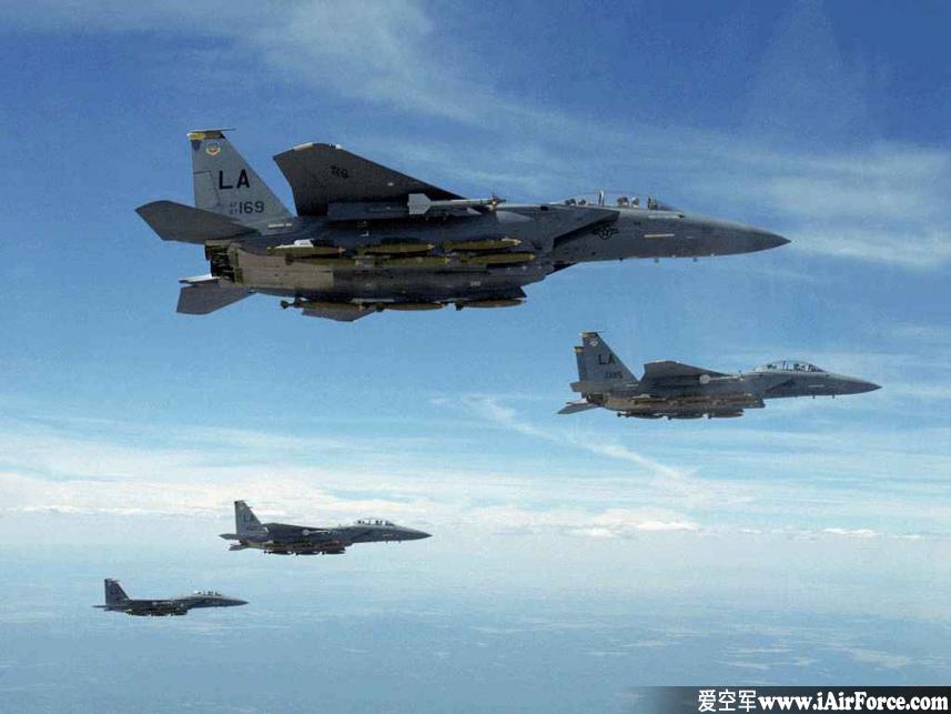 F-15E 攻击鹰 (Strike Eagle) 编队飞行