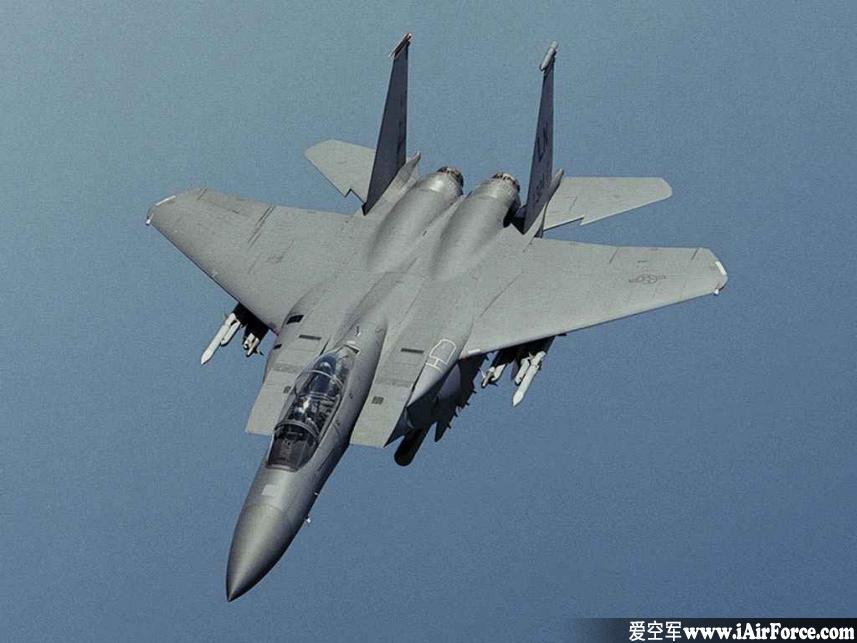 F-15E 攻击鹰 (Strike Eagle) 单机飞行