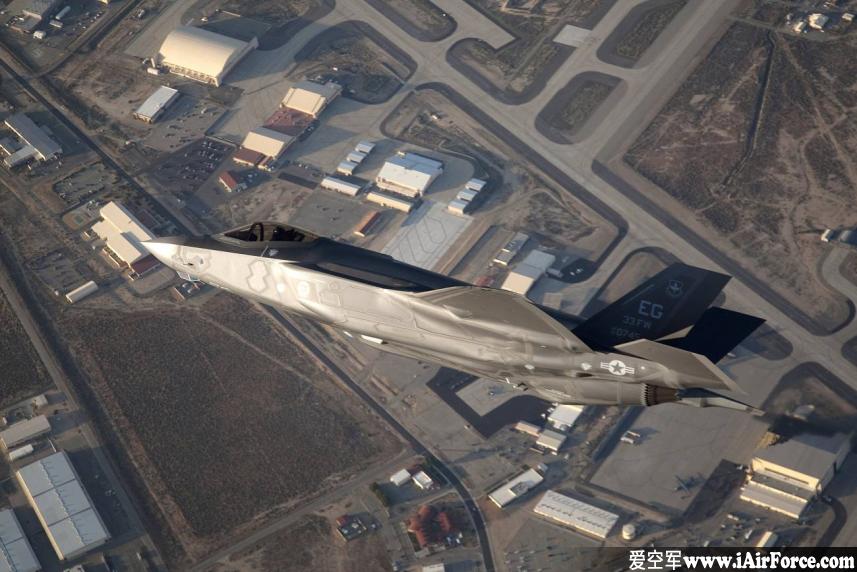 F-35A 单机飞行照片