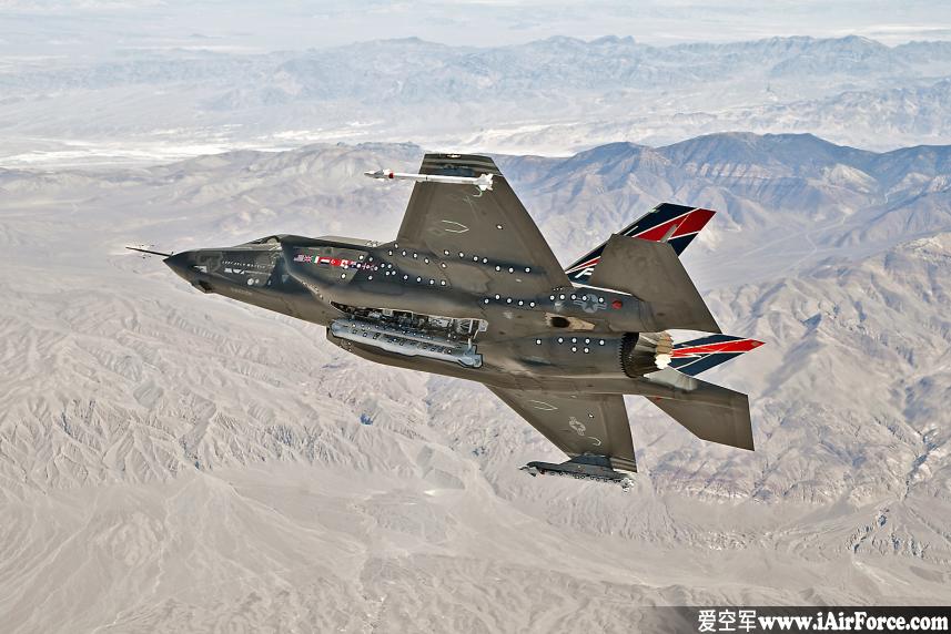 F-35 挂响尾蛇导弹