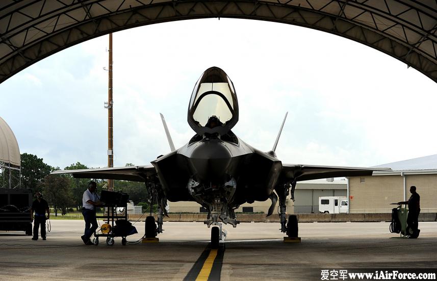 F-35 机库停放