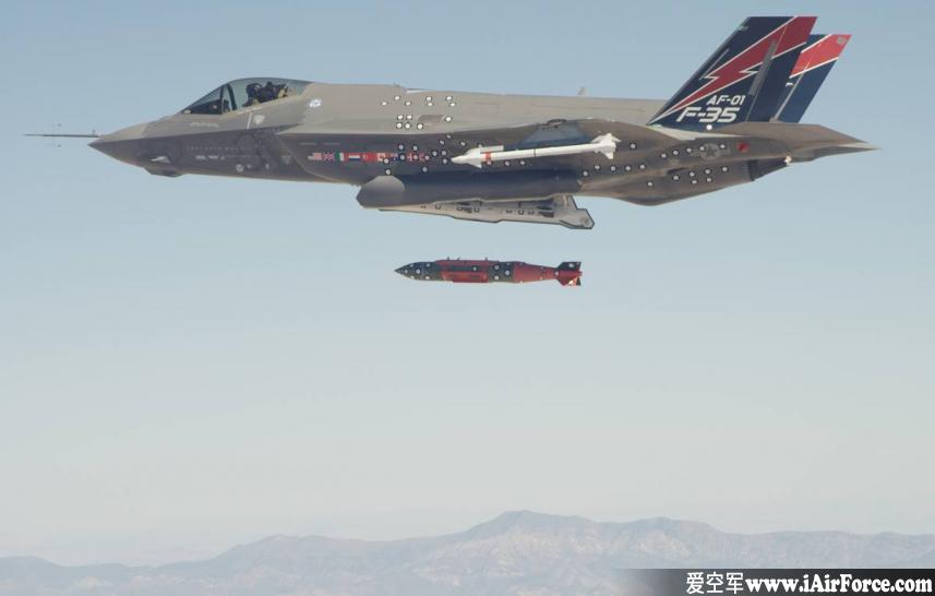F-35A 投弹