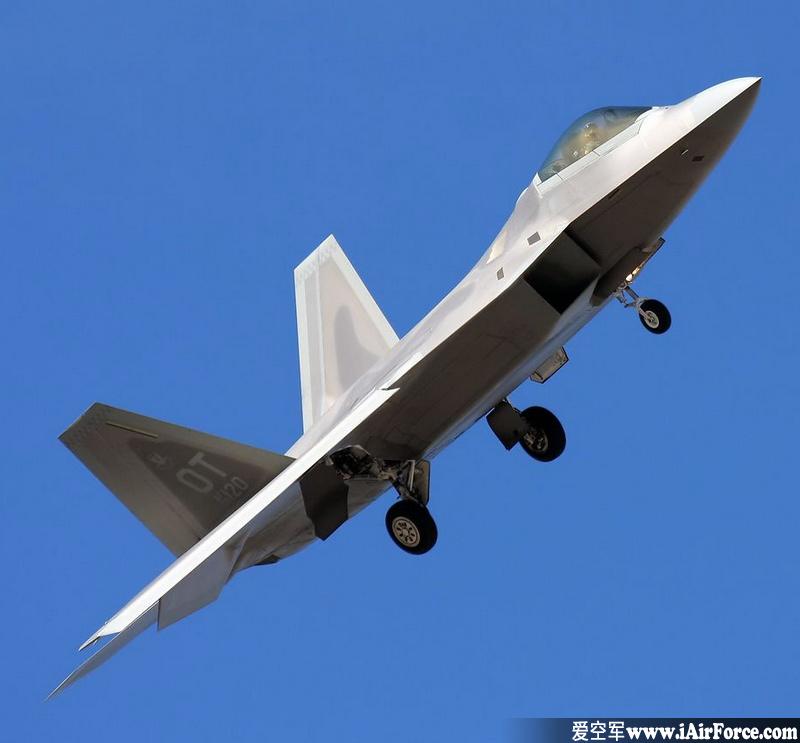F-22 猛禽战斗机单机爬升图片