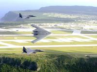 B-2 轰炸机 F-15伴随飞行