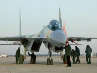 Su-35 机场地面维护