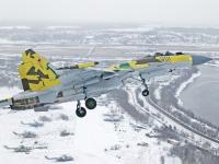 Su-35 低空穿越机场