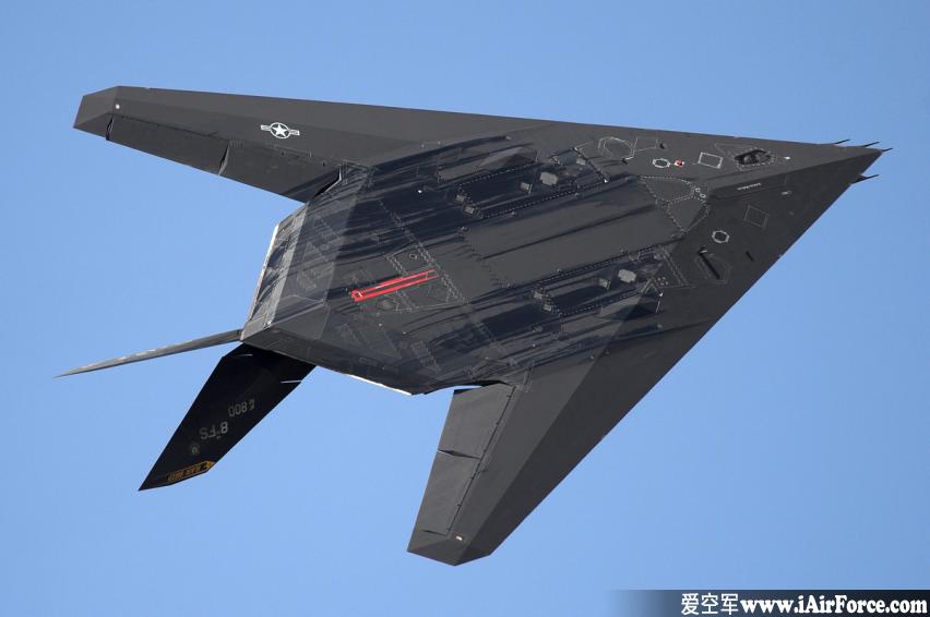 F-117 隐形战斗机 (夜鹰 Nighthawk)